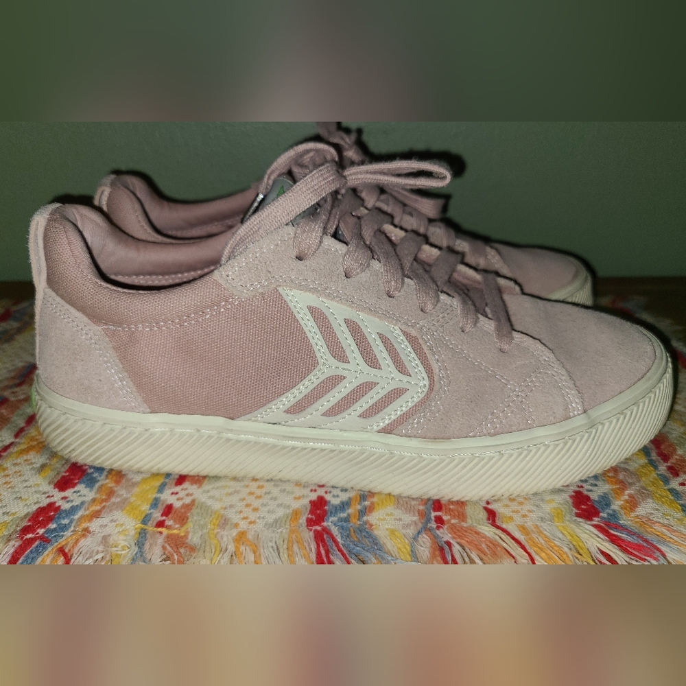 Cariuma Pink Suede 8.5